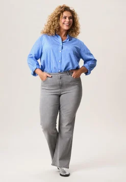 Miss Etam Jeans flared leg 32